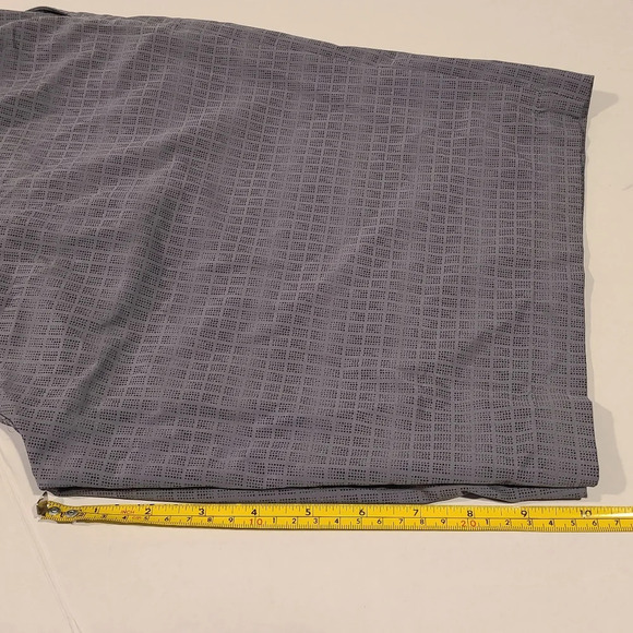 Adidas  Shorts Men's sz.32 gray - Picture 6 of 9